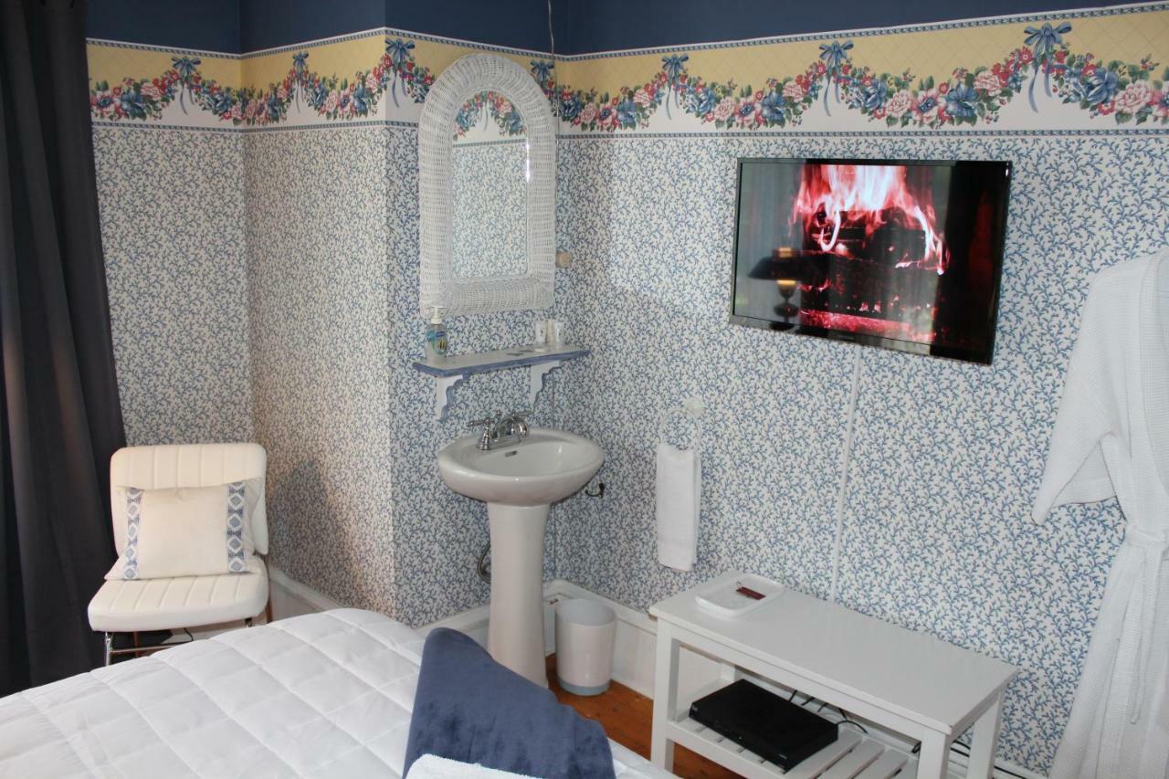La Belle Victorienne Hotell Magog Eksteriør bilde
